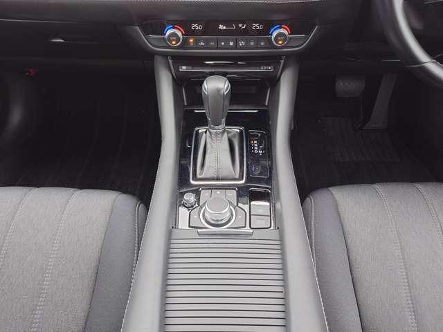 ���R�Ɏ�����낵���ʒu�Ƀi�r�E�I�[�f�B�I�̃R���g���[���X�C�b�`��z�u���Ă���܂�