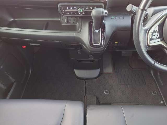 Ｎ－ＢＯＸカスタム カスタム　６６０　Ｇ　Ｌ　ターボ　ホンダセンシング　フルセ　両側ＰＷスライドドア　Ｂモニタ　レーダークルーズ　セキュリティー　ナビＴＶ　キーレスエントリー　ＶＳＡ　ＬＥＤランプ　助手席エアバック　ターボモデル　ＰＷ　サイドＳＲＳ　エアバック　アルミ（12枚目）