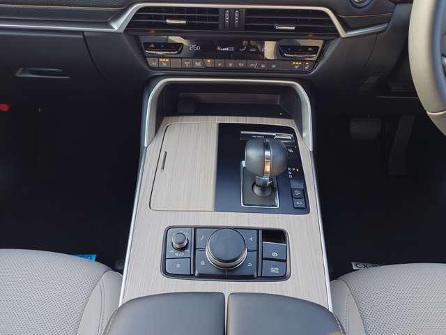 CX-80 2.5 PHEV Lパッケージ 4WD 試乗車UP パワーシート 電動リアゲート 全周囲カメラ 衝突被害軽減システム 革シート オートマチックハイビーム シートヒーター 3列シート バックカメラ アルミホイール フルセグ クリアランスソナー(12枚目)