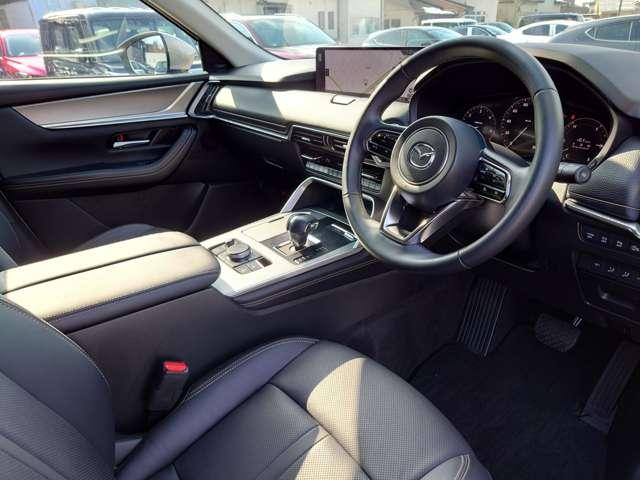 �����ړ������Ȃ��h���C�r���O�ɐ�O�ł���R�b�N�s�b�g�B�^�]���ɕK�v�ȁu���s���v�Ƃ���ȊO�́u�֗��E���K���v�𖾊m�ɕ����Ă���̂ŏ��𓾂鎞�ɖ��������Ȃ����Ă��܂��B