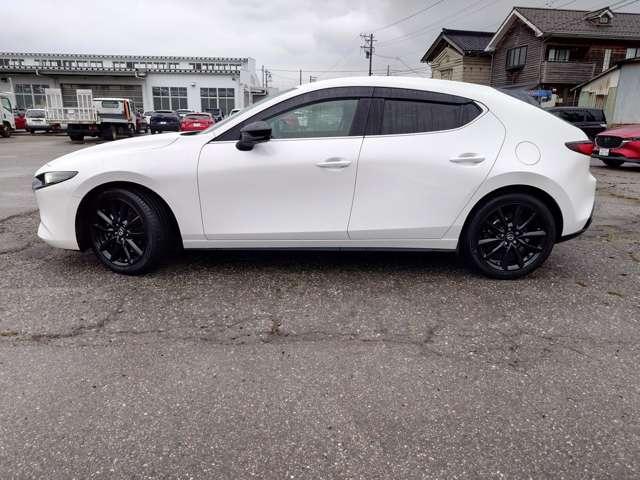 ＭＡＺＤＡ３ファストバック ２．０　２０Ｓ　ブラックトーンエディション　ＬＥＤライト　フルセグＴＶ　パワーシート　ＵＳＢ　コーナーセンサー　ＢＴ　シートヒーター　オートハイビーム　ＥＴＣ　ＤＶＤ　ＴＶ　アイドリングストップ　アルミホイール　ワンオーナー　スマートキー（3枚目）