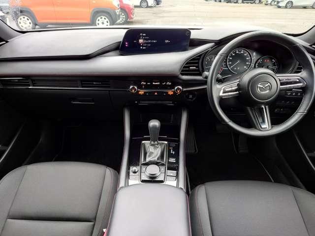 ＭＡＺＤＡ３ファストバック ２．０　２０Ｓ　ブラックトーンエディション　ＬＥＤライト　フルセグＴＶ　パワーシート　ＵＳＢ　コーナーセンサー　ＢＴ　シートヒーター　オートハイビーム　ＥＴＣ　ＤＶＤ　ＴＶ　アイドリングストップ　アルミホイール　ワンオーナー　スマートキー（7枚目）
