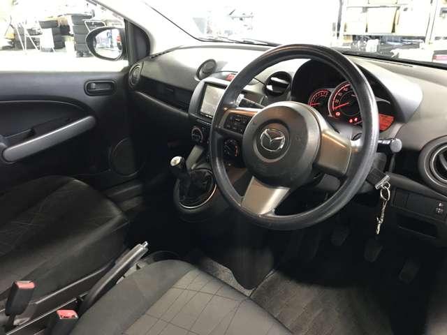 デミオ １．３　１３Ｃ　キーレス付　Ｗエアバック　バックモニター　エアバック　ＡＢＳ　エアコン　ＰＷ　キーレスキー　パワーステアリング　メモリーナビ　ワンセグＴＶ　ナビＴＶ（7枚目）