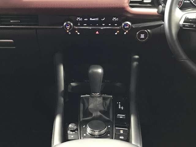 �V�t�g���o�[�̉��Ɍ�����̂́A�G�A�R���̑���X�C�b�`���_�C�����łƂ��Ă��g���₷���ł����