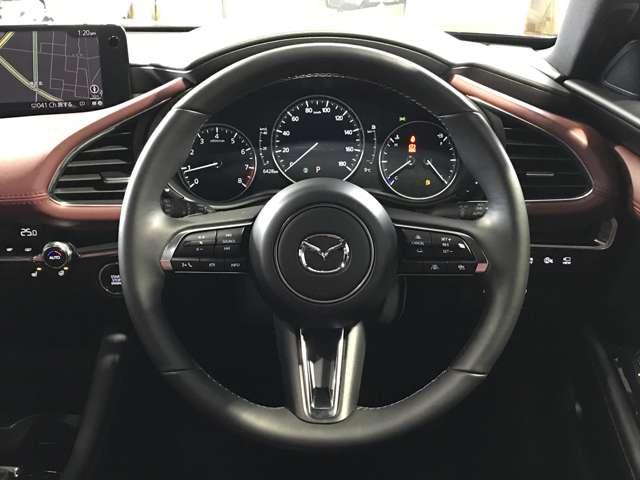 �����̂悤�ɃX�e�A�����O�X�C�b�`���t���Ă���A�n���h�������𗣂����ɊȒP�ȃI�[�f�B�I���삪�e�Ղɂł��܂���