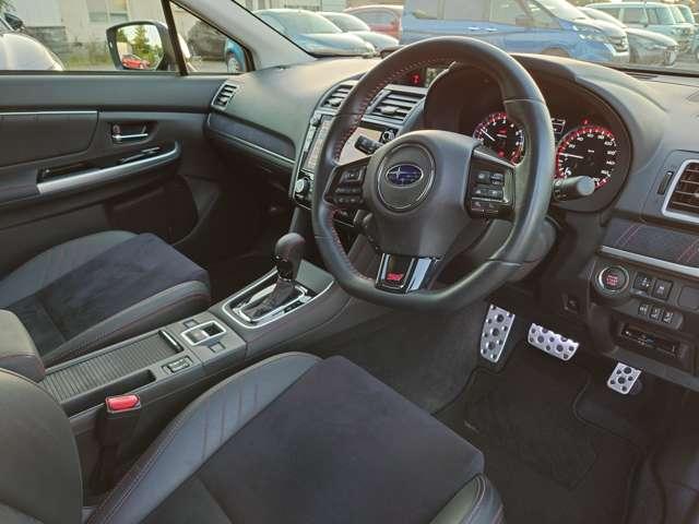 レヴォーグ ２．０　ＳＴＩ　スポーツ　アイサイト　ブラック　セレクション　アルミホイール　クリアランスソナー　アダプティブクルーズコントロール　Ｂモニター　シートヒータ　ＬＥＤヘッド　Ｐシート　ＶＤＣ　地デジ　スマートキー　ＤＶＤ　ＡＷＤ　ワンオーナー　ターボ　ナビＴＶ（6枚目）