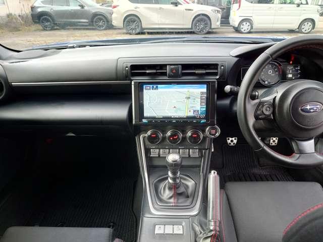 BRZ 2.4 R スマートキープッシュスタート オートクルーズコントロール キーレスエントリー イモビライザー 地デジ フルオートエアコン メモリーナビ LEDヘッドランプ パワーウィンドウ DVD再生 アルミホイール(7枚目)