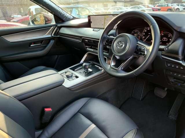 �����ړ������Ȃ��h���C�r���O�ɐ�O�ł���R�b�N�s�b�g�B�^�]���ɕK�v�ȁu���s���v�Ƃ���ȊO�́u�֗��E���K���v�𖾊m�ɕ����Ă���̂ŏ��𓾂鎞�ɖ��������Ȃ����Ă��܂��B