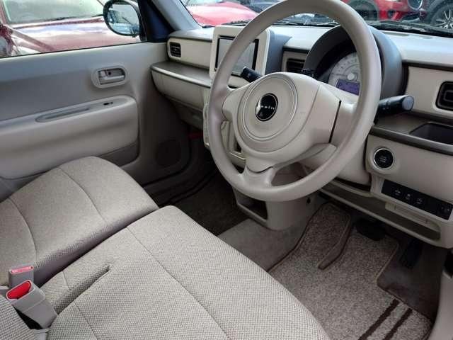 アルトラパン ６６０　Ｌ　前後誤発進抑制　シートヒーター付　ナビ＆ＴＶ　横滑り防止装置付き　エネチャージ　運転席助手席エアバッグ　プッシュスタートスマートキー　イモビライザー　ワンオーナー車　キーレスエントリーシステム　ＰＷ（6枚目）