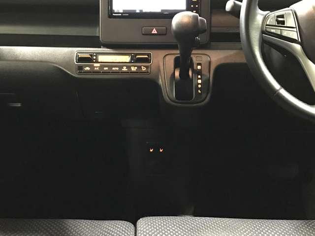 �V�t�g���o�[�̉��Ɍ�����̂́A�G�A�R���̑���X�C�b�`�łƂ��Ă��g���₷���ł����