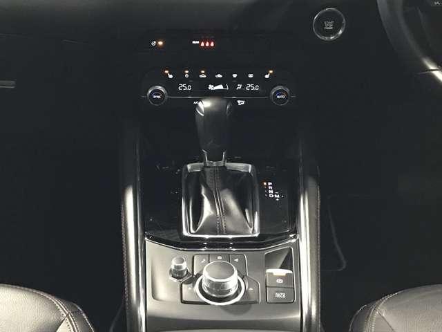 �V�t�g���o�[�̉��Ɍ�����̂́A�G�A�R���̑���X�C�b�`���_�C�����łƂ��Ă��g���₷���ł����