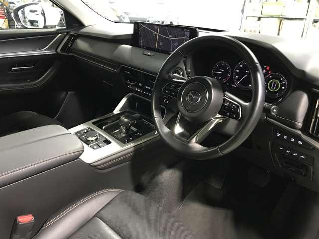 �����ړ������Ȃ��h���C�r���O�ɐ�O�ł���R�b�N�s�b�g�B�^�]���ɕK�v�ȁu���s���v�Ƃ���ȊO�́u�֗��E���K���v�𖾊m�ɕ����Ă���̂ŏ��𓾂鎞�ɖ��������Ȃ����Ă��܂��B