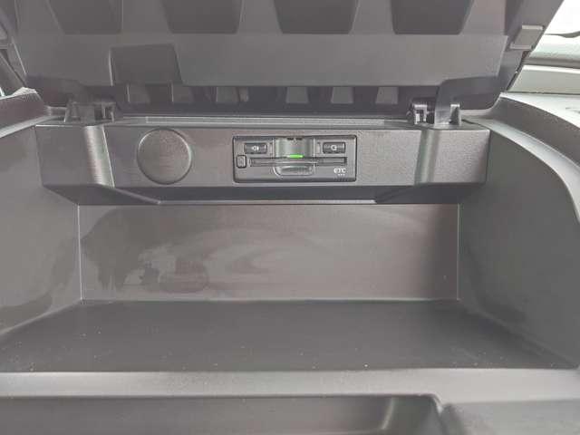 ソリオ １．２　ＧＸ２　バックモニター　サイドエアバック　助手席エアバック　運転席エアバッグ　クルコン　前席シートヒーター　盗難防止システム　スマートキー　ＥＴＣ　ＤＶＤ再生　キーレススタート　デュアルブレーキサポート（5枚目）