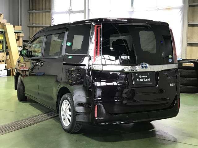 ノア １．８　ハイブリッド　Ｇ　ＰＳＤ　スマキー　ＰＳ　シ－トヒ－タ－　フルセグテレビ　オートクルーズ　ＬＥＤヘッドライト　盗難防止　ＴＶナビ　ＥＴＣ　メモリーナビ　ＡＷ　横滑り防止　３列シート　ＡＢＳ　キーレスエントリー　ＡＡＣ（2枚目）