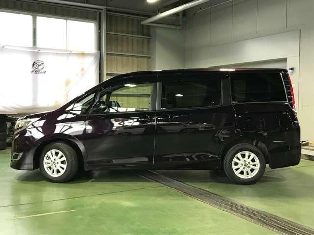 ノア １．８　ハイブリッド　Ｇ　ＰＳＤ　スマキー　ＰＳ　シ－トヒ－タ－　フルセグテレビ　オートクルーズ　ＬＥＤヘッドライト　盗難防止　ＴＶナビ　ＥＴＣ　メモリーナビ　ＡＷ　横滑り防止　３列シート　ＡＢＳ　キーレスエントリー　ＡＡＣ（5枚目）