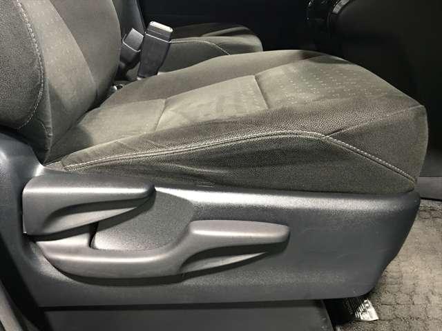 ノア １．８　ハイブリッド　Ｇ　ＰＳＤ　スマキー　ＰＳ　シ－トヒ－タ－　フルセグテレビ　オートクルーズ　ＬＥＤヘッドライト　盗難防止　ＴＶナビ　ＥＴＣ　メモリーナビ　ＡＷ　横滑り防止　３列シート　ＡＢＳ　キーレスエントリー　ＡＡＣ（15枚目）