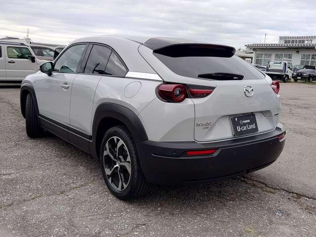 ２．０　ナチュラル　モノトーン　４ＷＤ　３６０度ビューモニター　フルセグ　ＬＥＤライト　シートヒーター　ＥＴＣ　パワーシート　レーダークルーズ　ＵＳＢ（画像4）
