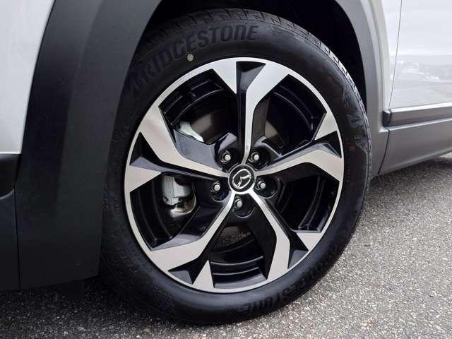 ２．０　ナチュラル　モノトーン　４ＷＤ　３６０度ビューモニター　フルセグ　ＬＥＤライト　シートヒーター　ＥＴＣ　パワーシート　レーダークルーズ　ＵＳＢ（画像18）