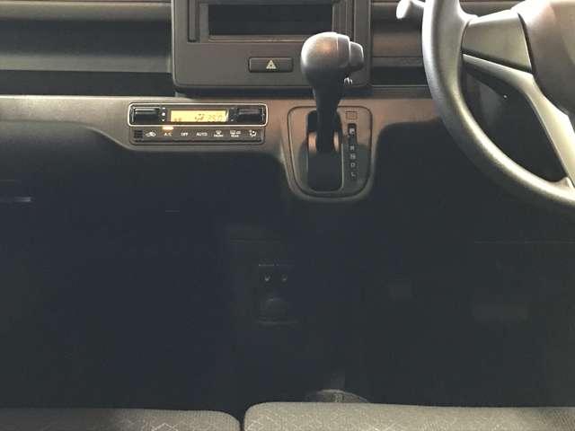 �V�t�g���o�[�̉��Ɍ�����̂́A�G�A�R���̑���X�C�b�`�łƂ��Ă��g���₷���ł����