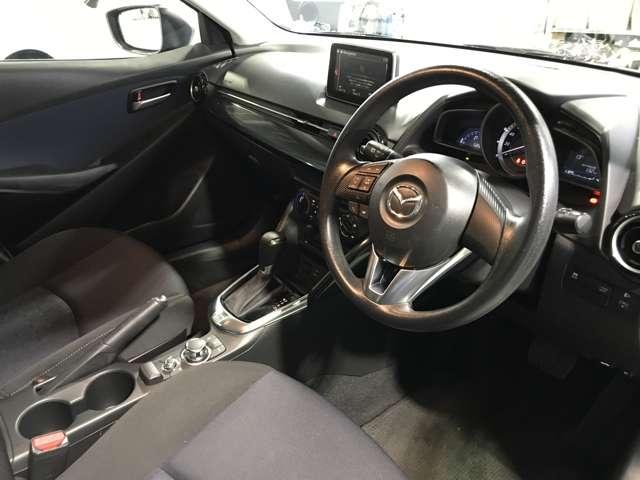 �����ړ������Ȃ��h���C�r���O�ɐ�O�ł���R�b�N�s�b�g�B�^�]���ɕK�v�ȁu���s���v�Ƃ���ȊO�́u�֗��E���K���v�𖾊m�ɕ����Ă���̂ŏ��𓾂鎞�ɖ��������Ȃ����Ă��܂��B