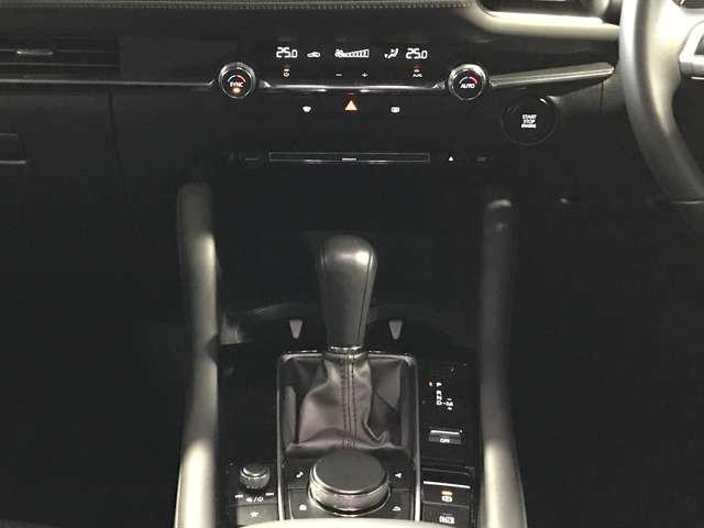 ＭＡＺＤＡ３ファストバック １．５　１５Ｓ　ツーリング　ＭＴモード付　フルセグテレビ　アダプティブクルーズ　ＥＴＣ車載器　ＬＥＤヘッド　横滑り防止システム　イモビ　エアコン　アルミホイール　カーテンエアバッグ　メモリナビ　キーレスゴー　ナビＴＶ　ＡＢＳ（12枚目）