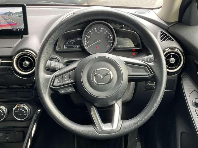 �����̂悤�ɃX�e�A�����O�X�C�b�`���t���Ă���A�n���h�������𗣂����ɊȒP�ȃI�[�f�B�I���삪�e�Ղɂł��܂���