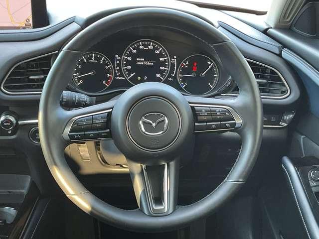 �����̂悤�ɃX�e�A�����O�X�C�b�`���t���Ă���A�n���h�������𗣂����ɊȒP�ȃI�[�f�B�I���삪�e�Ղɂł��܂���