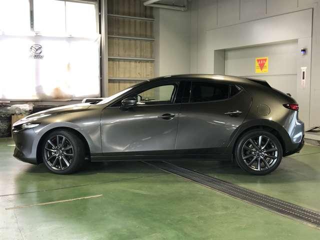 ＭＡＺＤＡ３ファストバック １．８　ＸＤ　Ｌパッケージ　ディーゼルターボ　４ＷＤ　ＭＴモード付　アイストップ　黒革シート　衝突軽減ブレーキ　ブルートゥース　フルセグ　４ＷＤ　パワーシート　前席シートヒーター　スマートキー　アルミホイール　オートハイビーム　ＥＴＣ　ＵＳＢ　キーフリー（5枚目）