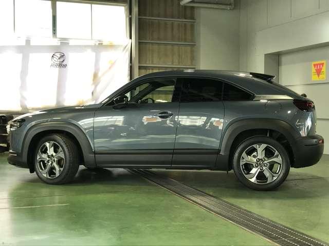 MX-30 2.0 インダストリアル クラシック 盗難防止装置付 地デジ LEDヘッドライト レーダークルーズコントロール 衝突軽減 ETC車載器 電動シート メモリーナビ シートヒーター スマートキー リアカメラ アルミ ナビTV(5枚目)