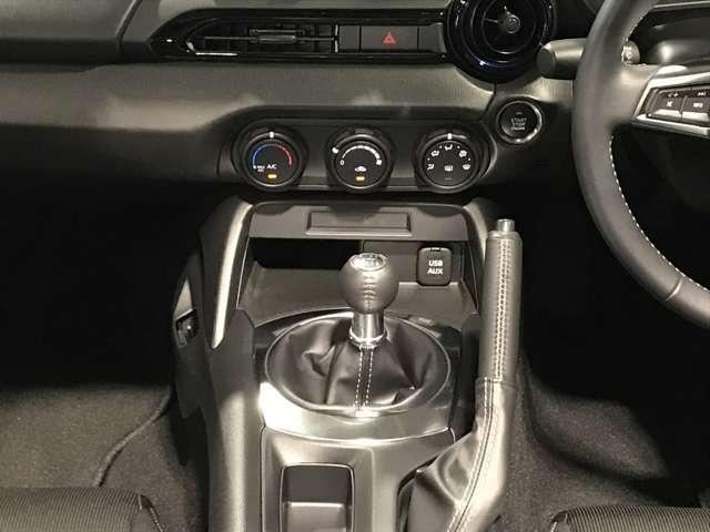 ロードスター 1.5 990S 盗難防止装置付 プリクラッシュセーフティ パワーウィンドー キーフリー ETC車載器 パワステ エアコン 横滑り防止機能 アルミホイール 盗難防止 ABS エアバッグ ヘッドライトLED(10枚目)