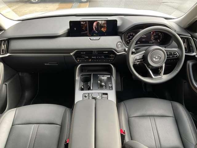CX-60 2.5 25S Lパッケージ 4WD 盗難防止装置付 ACC LEDライト ナビTV 本革 パワーシート 衝突軽減 アルミホイール 4WD メモリナビ アイドリングストップ 横滑り防止装置 キ-レス スマートキー オートエアコン シートH(3枚目)
