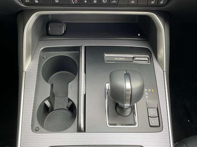 CX-60 2.5 25S Lパッケージ 4WD 盗難防止装置付 ACC LEDライト ナビTV 本革 パワーシート 衝突軽減 アルミホイール 4WD メモリナビ アイドリングストップ 横滑り防止装置 キ-レス スマートキー オートエアコン シートH(11枚目)