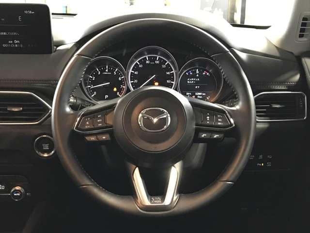 �����̂悤�ɃX�e�A�����O�X�C�b�`���t���Ă���A�n���h�������𗣂����ɊȒP�ȃI�[�f�B�I���삪�e�Ղɂł��܂���