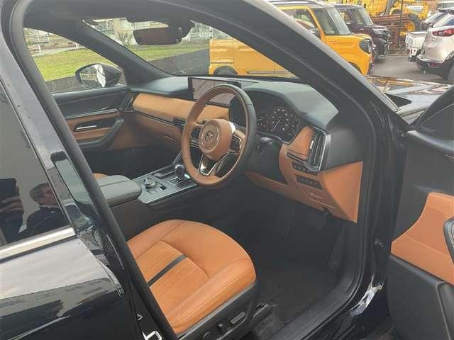 �����ړ������Ȃ��h���C�r���O�ɐ�O�ł���R�b�N�s�b�g�B�^�]���ɕK�v�ȁu���s���v�Ƃ���ȊO�́u�֗��E���K���v�𖾊m�ɕ����Ă���̂ŏ��𓾂鎞�ɖ��������Ȃ����Ă��܂��B