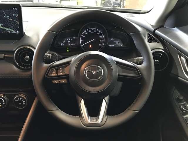 �����̂悤�ɃX�e�A�����O�X�C�b�`���t���Ă���A�n���h�������𗣂����ɊȒP�ȃI�[�f�B�I���삪�e�Ղɂł��܂���