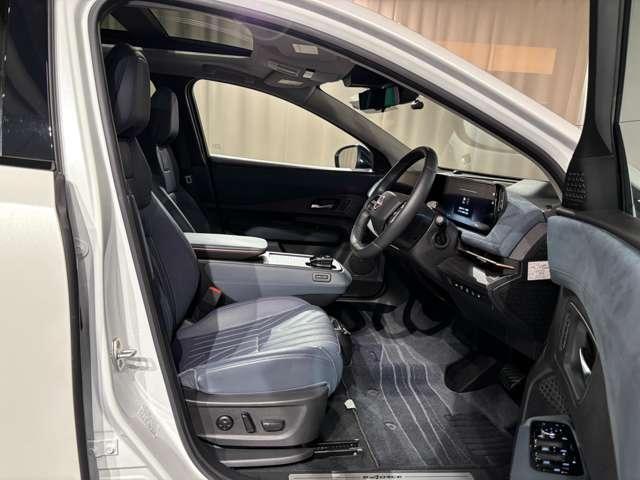 アリア B6 e-4ORCE 4WD ナッパレザーシート ガラスルーフ 試乗車(6枚目)