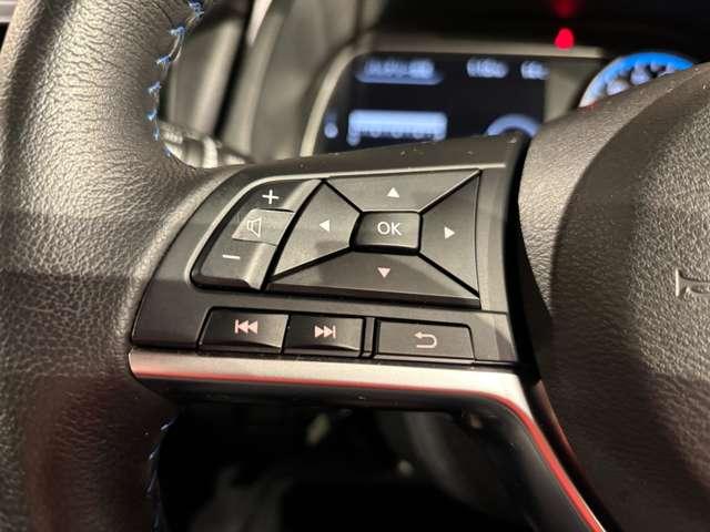 �n���h�����������܂ܐe�w�Ńi�r�̉��ʒ��߂�A�h�o���X�h�h���C�u�A�V�X�g�f�B�X�v���C�ݒ肪�ł���X�e�A�����O�X�C�b�`�t��