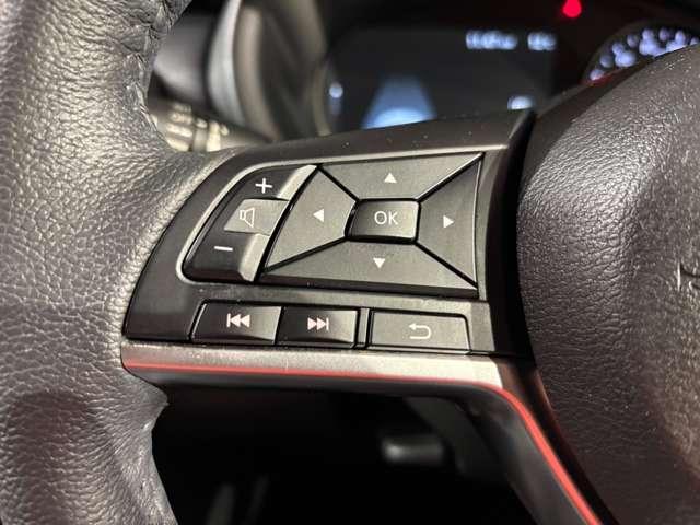 �n���h�����������܂ܐe�w�Ńi�r�̉��ʒ��߂�A�h�o���X�h�h���C�u�A�V�X�g�f�B�X�v���C�ݒ肪�ł���X�e�A�����O�X�C�b�`�t��