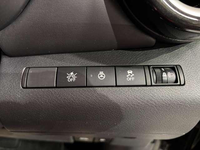 �J�̓��Ȃǂ̕s����ȑ��s�𐧌䂵�ԗ������肳���鉡����h�~���u�����s���ɎԐ����͂ݏo�������ɂȂ�ƌx�񉹂�炵�f�B�X�v���C�ɕ\������Ȃǂ��ăh���C�o�[�ɒm�点��Ԑ���E�h�~�V�X�e����