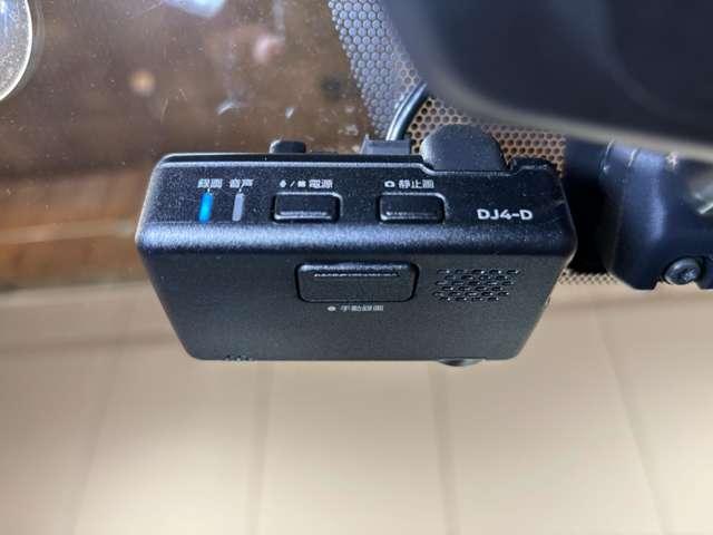 ���̎��Ȃǂ̉f�����L�^����h���C�u���R�[�_�[�t��