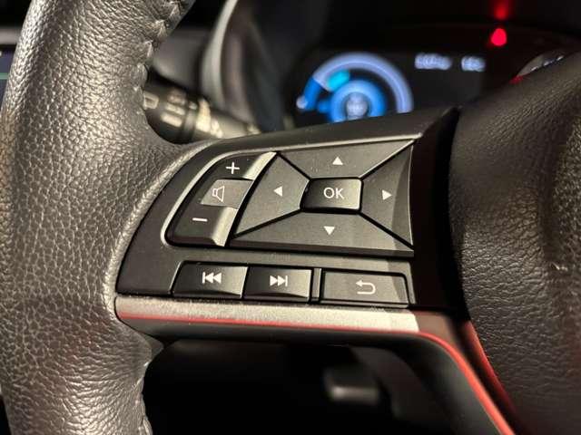 �n���h�����������܂ܐe�w�Ńi�r�̉��ʒ��߂�A�h�o���X�h�h���C�u�A�V�X�g�f�B�X�v���C�ݒ肪�ł���X�e�A�����O�X�C�b�`�t��