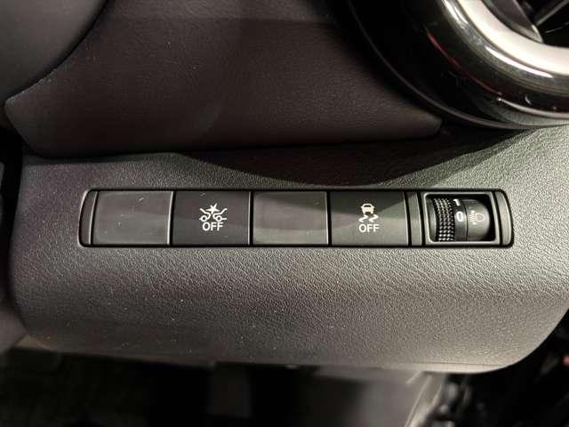 �J�̓��Ȃǂ̕s����ȑ��s�𐧌䂵�ԗ������肳���鉡����h�~���u�����s���ɎԐ����͂ݏo�������ɂȂ�ƌx�񉹂�炵�f�B�X�v���C�ɕ\������Ȃǂ��ăh���C�o�[�ɒm�点��Ԑ���E�h�~�V�X�e����