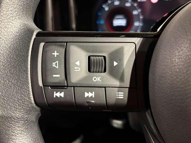 �n���h�����������܂ܐe�w�Ńi�r�̉��ʒ��߂�A�h�o���X�h�h���C�u�A�V�X�g�f�B�X�v���C�ݒ肪�ł���X�e�A�����O�X�C�b�`�t��