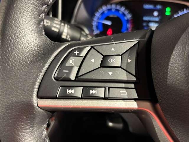 �n���h�����������܂ܐe�w�Ńi�r�̉��ʒ��߂�A�h�o���X�h�h���C�u�A�V�X�g�f�B�X�v���C�ݒ肪�ł���X�e�A�����O�X�C�b�`�t��