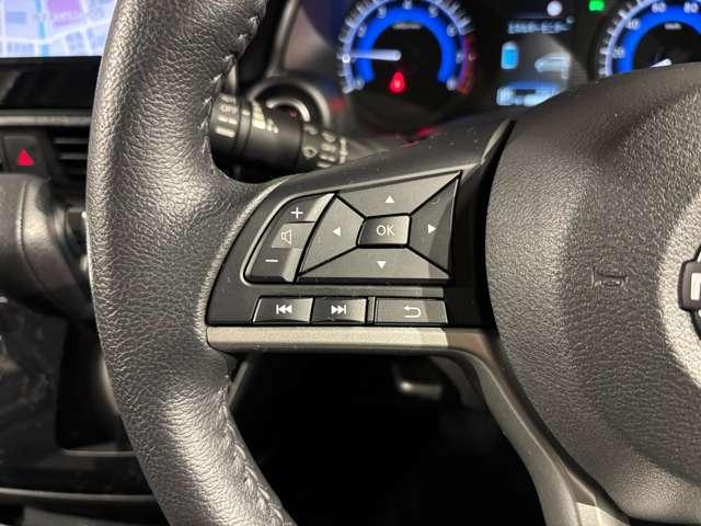 �n���h�����������܂ܐe�w�Ńi�r�̉��ʒ��߂�A�h�o���X�h�h���C�u�A�V�X�g�f�B�X�v���C�ݒ肪�ł���X�e�A�����O�X�C�b�`�t��