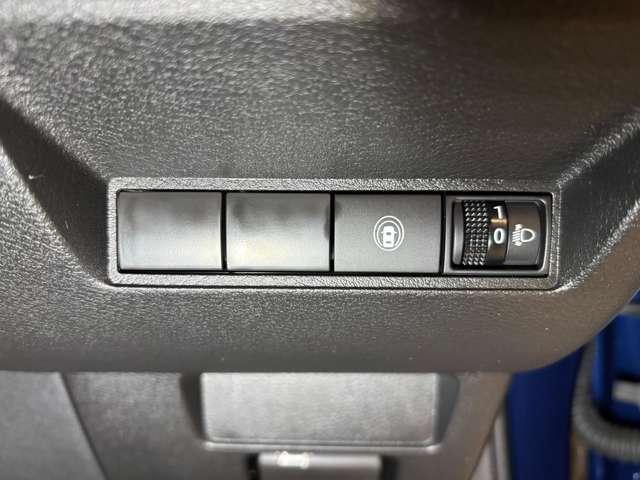 �J�̓��Ȃǂ̕s����ȑ��s�𐧌䂵�ԗ������肳���鉡����h�~���u�����s���ɎԐ�����E�������ɂȂ�ƌx�񉹂�炵�f�B�X�v���C�ɕ\������Ȃǂ��ăh���C�o�[�ɒm�点��Ԑ���E�h�~���u��