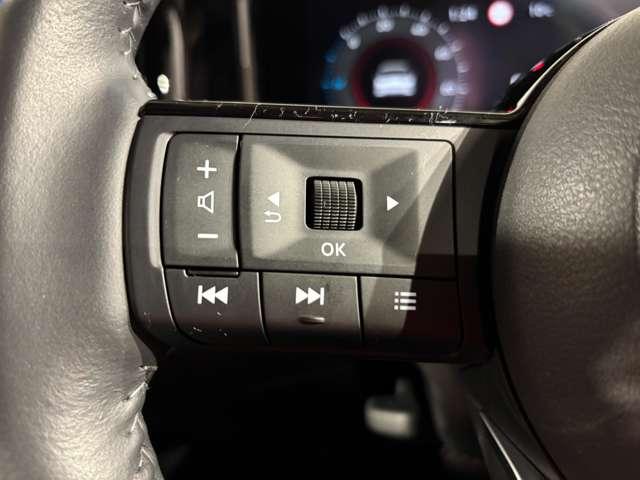 �n���h�����������܂ܐe�w�Ńi�r�̉��ʒ��߂�A�h�o���X�h�h���C�u�A�V�X�g�f�B�X�v���C�ݒ肪�ł���X�e�A�����O�X�C�b�`�t��