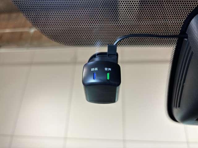 ���̎��Ȃǂ̉f�����L�^����h���C�u���R�[�_�[�t��