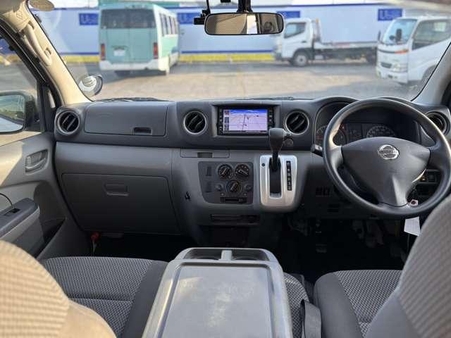 NV350キャラバンバン ロングDXターボ バックカメラ/パワステ/エアコン/ドライブレコーダー/ETC/純正ナビ/フルセグTV/CD再生/Bluetooth接続/スマートキー/両側スライド/フォグランプ/ルーフレール/4WD(4枚目)