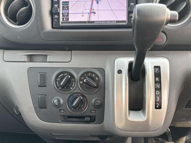 NV350キャラバンバン ロングDXターボ バックカメラ/パワステ/エアコン/ドライブレコーダー/ETC/純正ナビ/フルセグTV/CD再生/Bluetooth接続/スマートキー/両側スライド/フォグランプ/ルーフレール/4WD(9枚目)